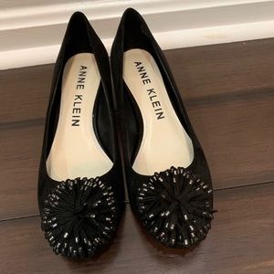 Anne Klein Happy Pom black suede pumps